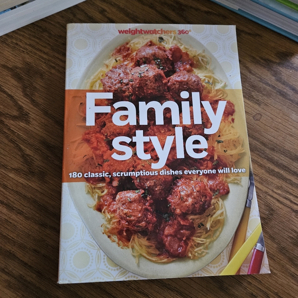 Weight Watchers: Family Style Cookbook